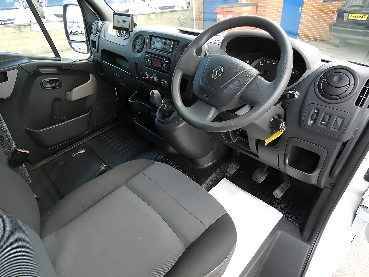 Used 2015 Renault Master Business White - Interior and Exterior details 16