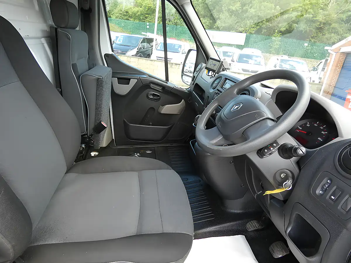 Used 2015 Renault Master Business White - Interior and Exterior details 2