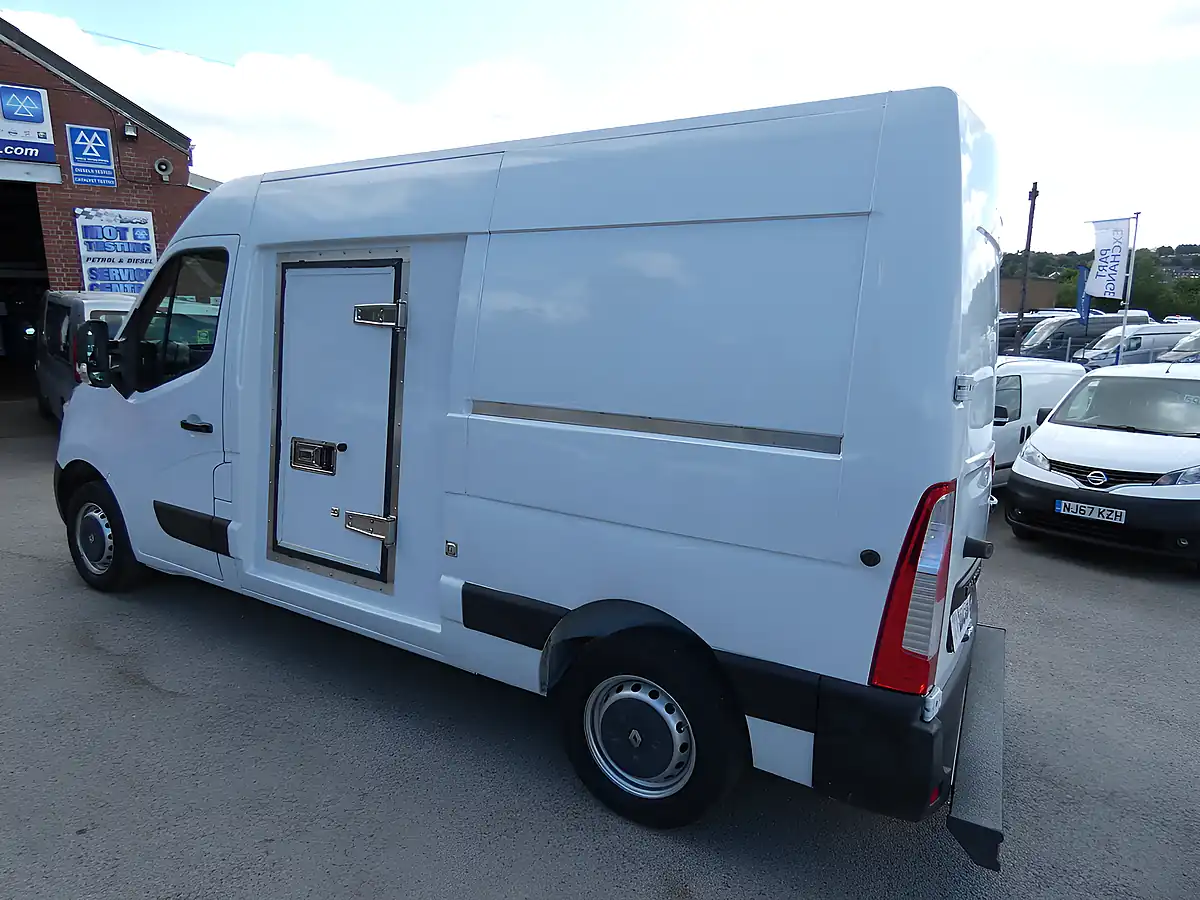 Used 2015 Renault Master Business White - Interior and Exterior details 5