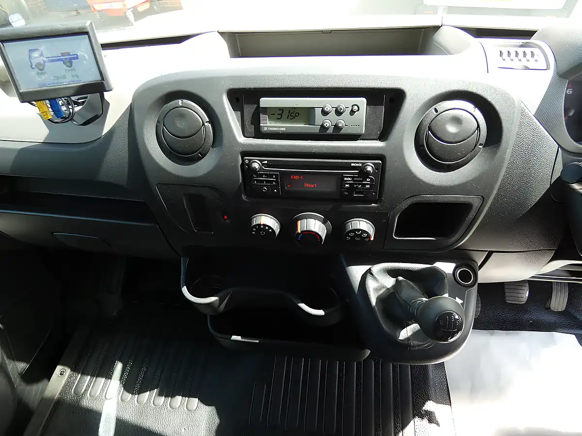 Used 2015 Renault Master Business White - Interior and Exterior details 8