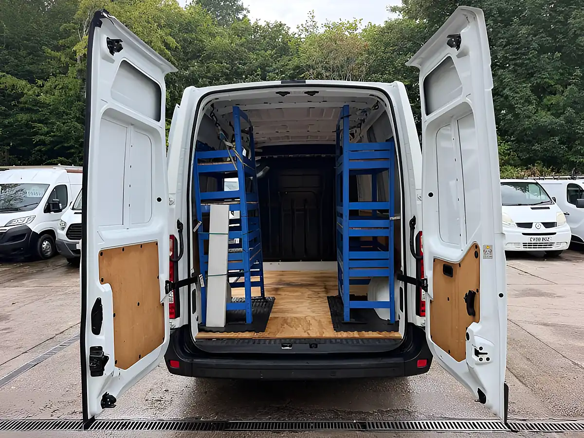 Used 2015 Renault Master Business+ White - Interior and Exterior details 11