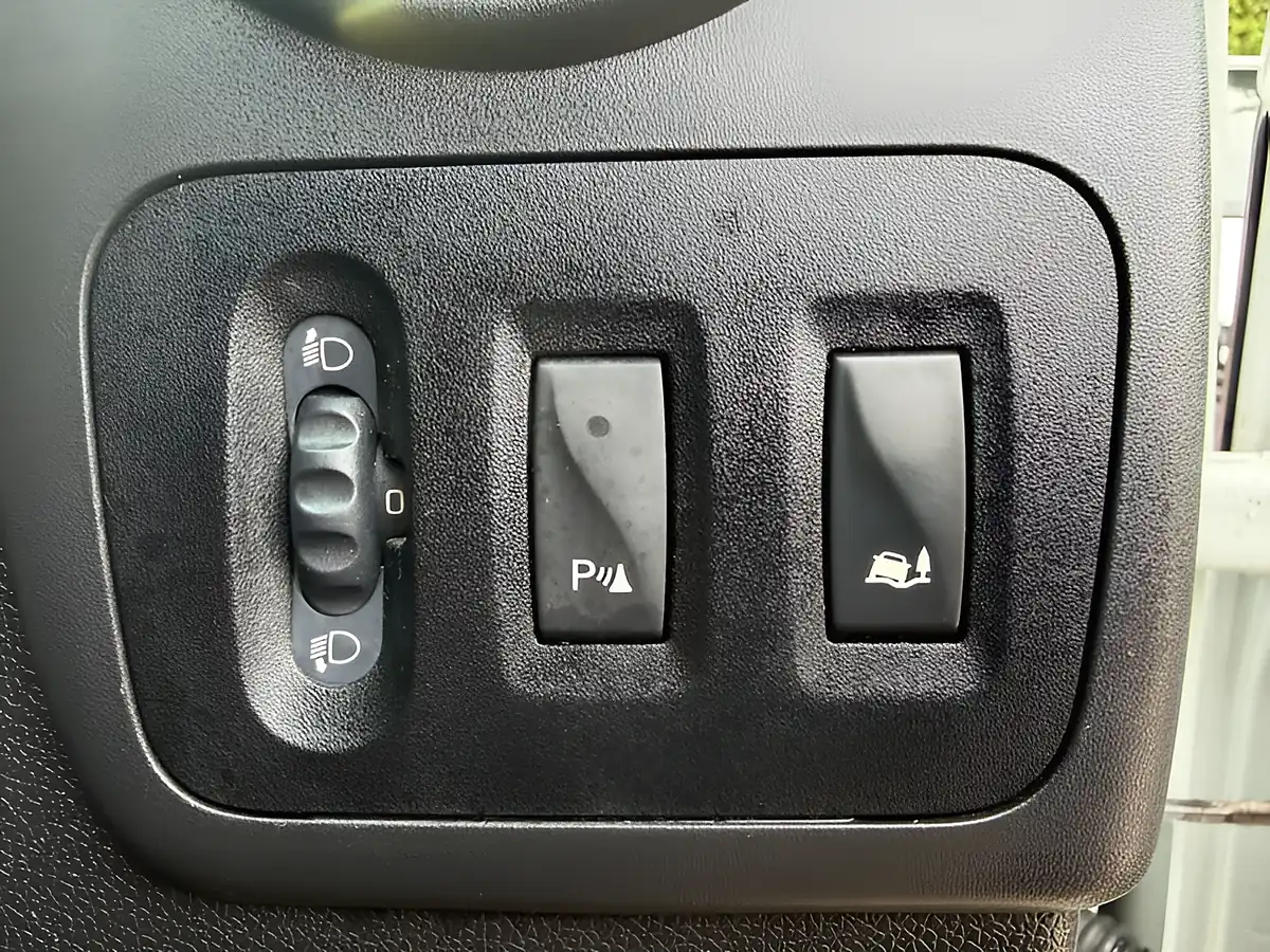 Used 2015 Renault Master Business+ White - Interior and Exterior details 16