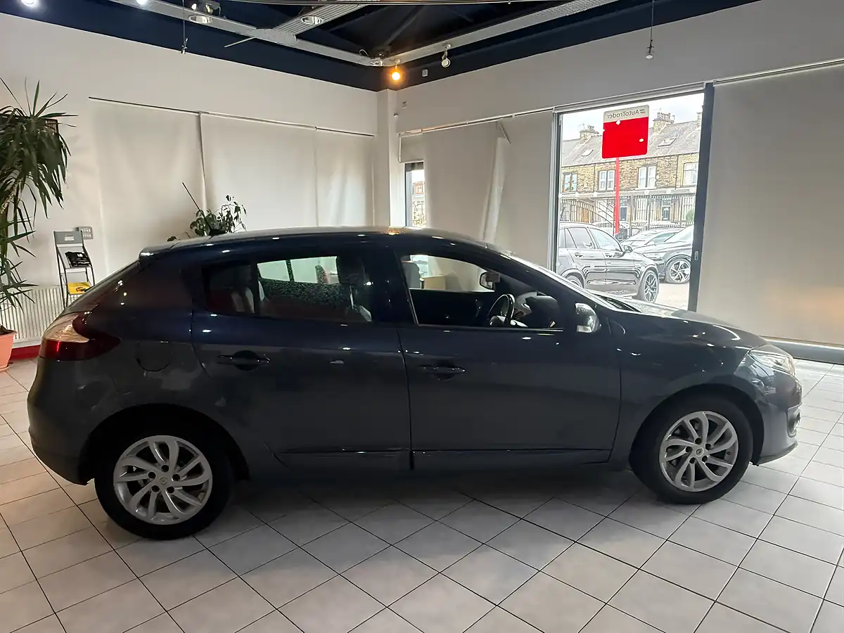 Used 2015 Renault Megane Dynamique Nav Grey - Interior and Exterior details 11