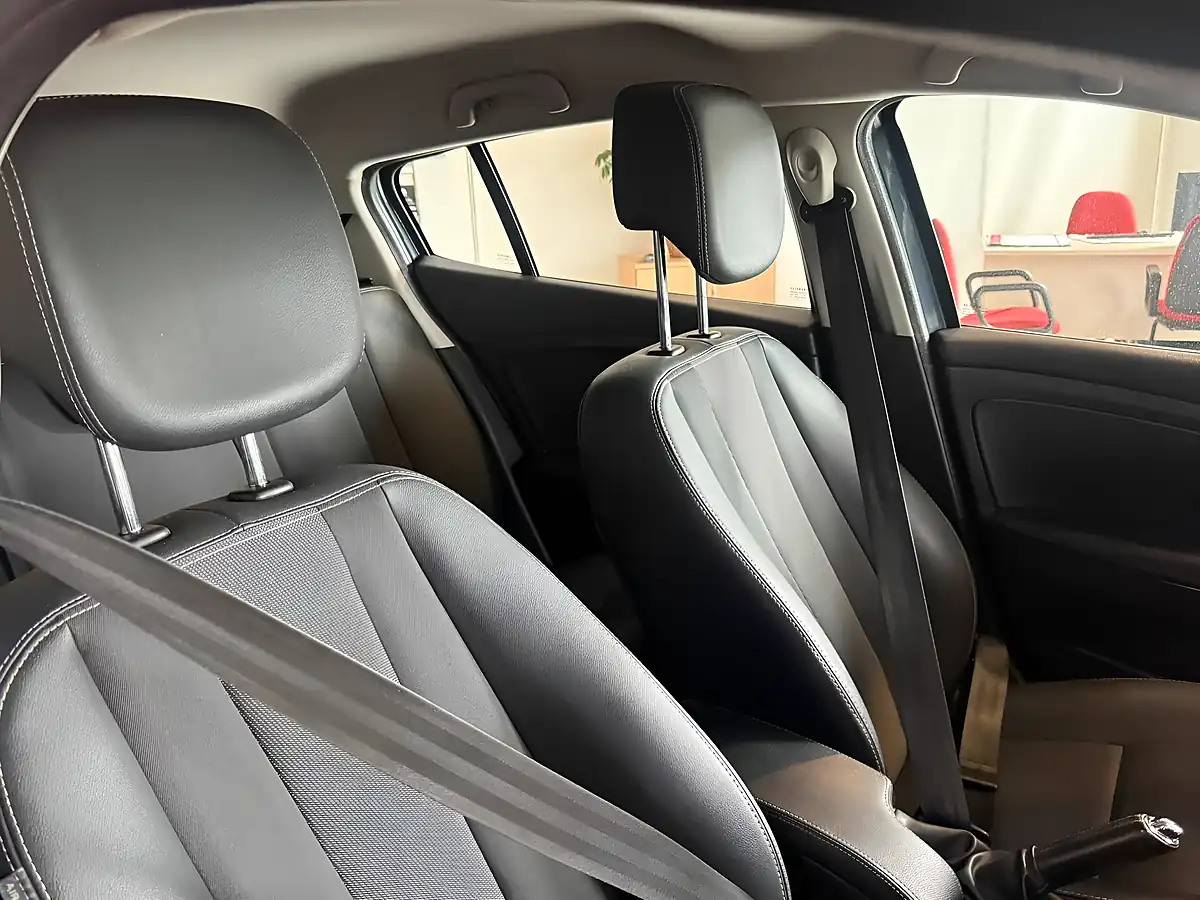 Used 2015 Renault Megane Dynamique Nav Grey - Interior and Exterior details 13