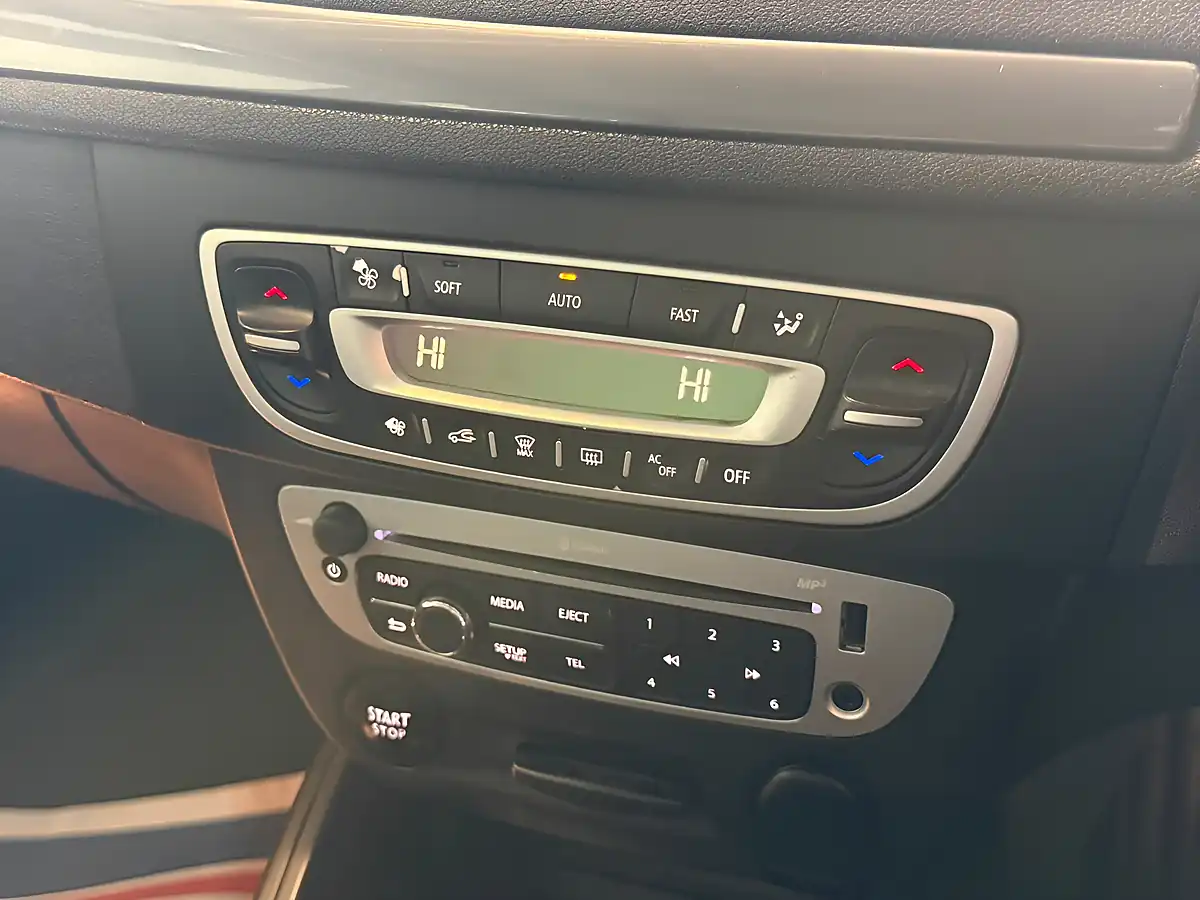 Used 2015 Renault Megane Dynamique Nav Grey - Interior and Exterior details 16