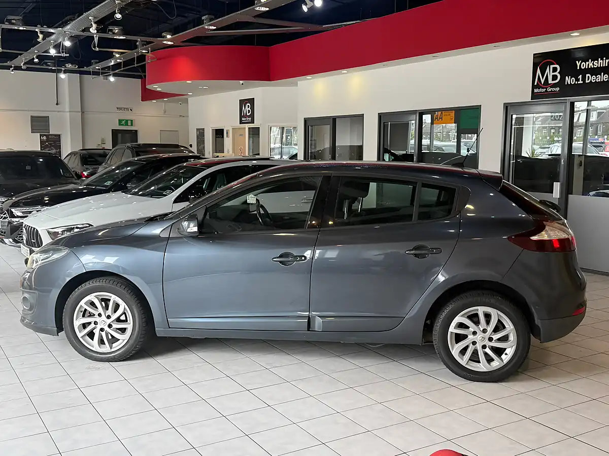 Used 2015 Renault Megane Dynamique Nav Grey - Interior and Exterior details 4