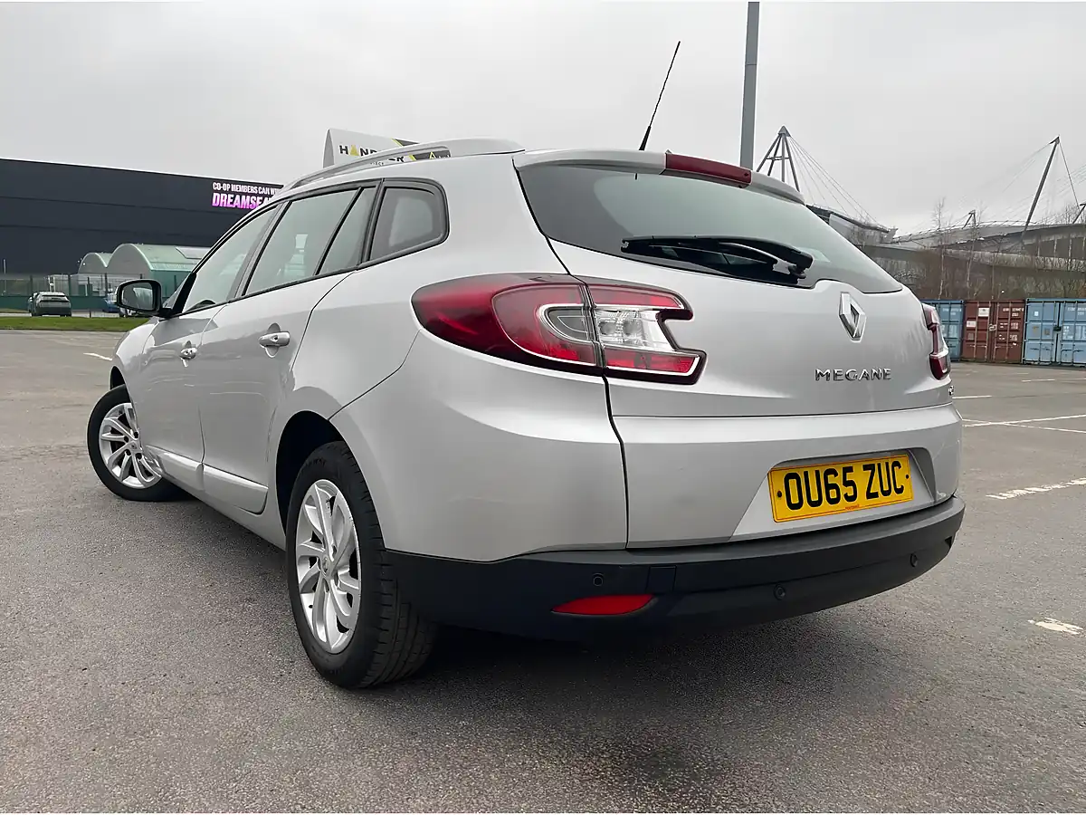 Used 2015 Renault Megane Dynamique Nav Sport Tourer Silver - Interior and Exterior details 11