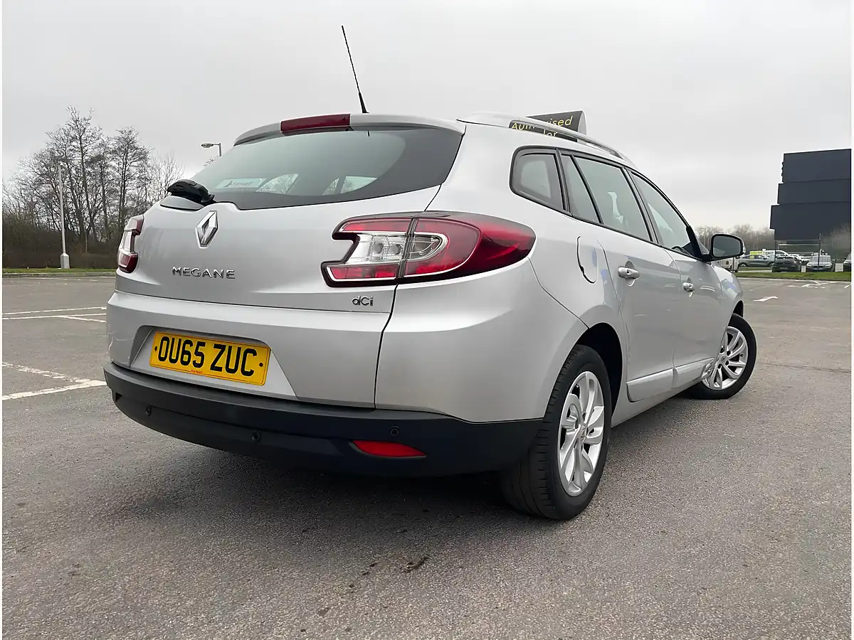 Used 2015 Renault Megane Dynamique Nav Sport Tourer Silver - Interior and Exterior details 13