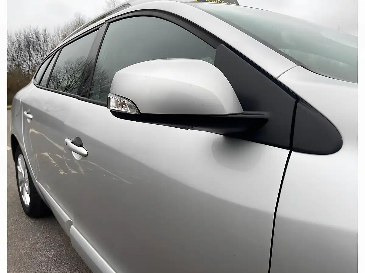 Used 2015 Renault Megane Dynamique Nav Sport Tourer Silver - Interior and Exterior details 14