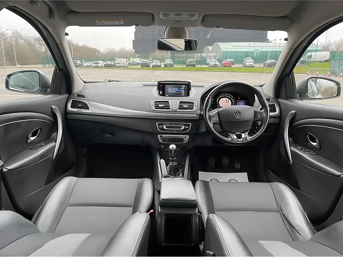 Used 2015 Renault Megane Dynamique Nav Sport Tourer Silver - Interior and Exterior details 15
