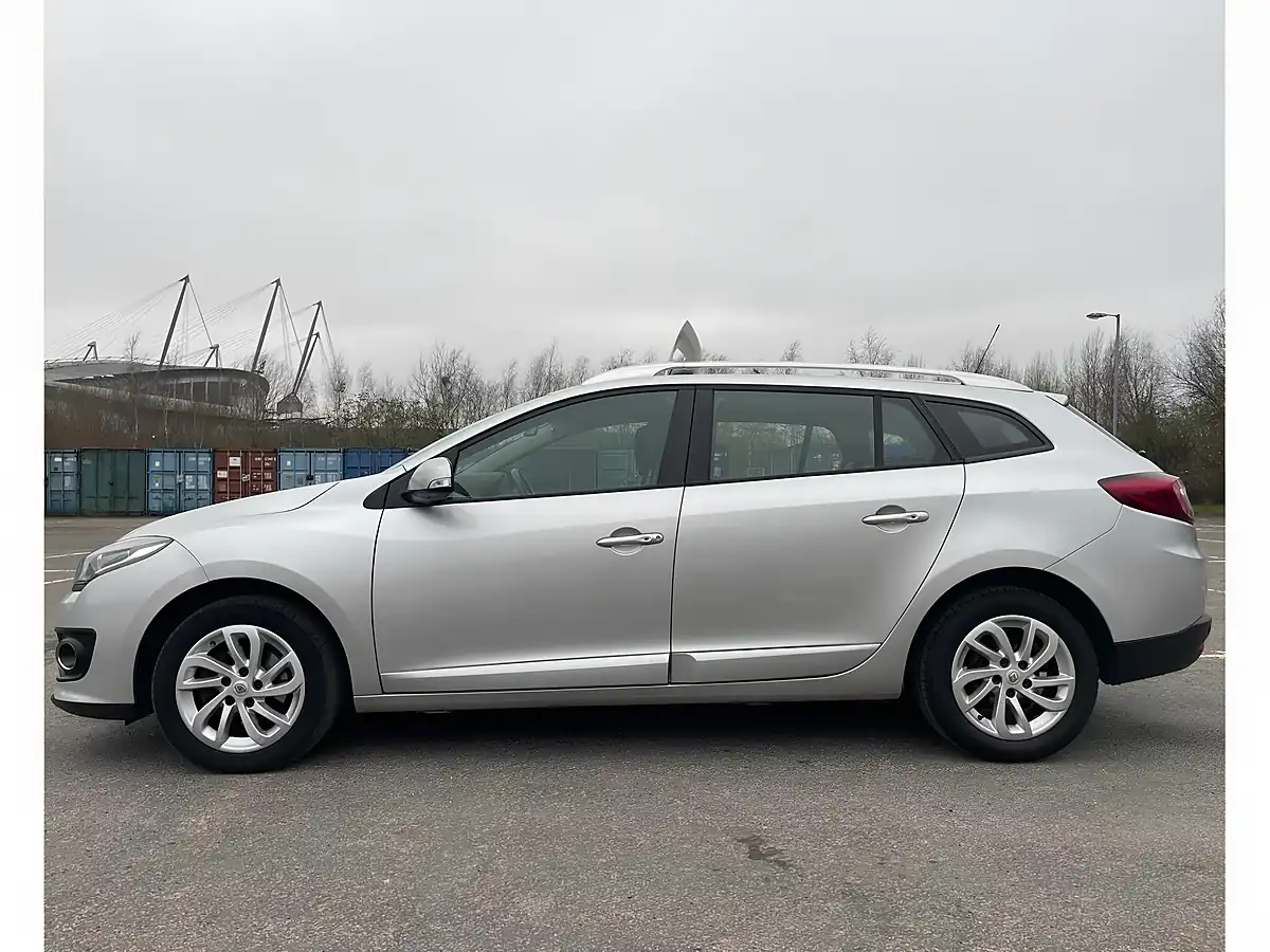 Used 2015 Renault Megane Dynamique Nav Sport Tourer Silver - Interior and Exterior details 5