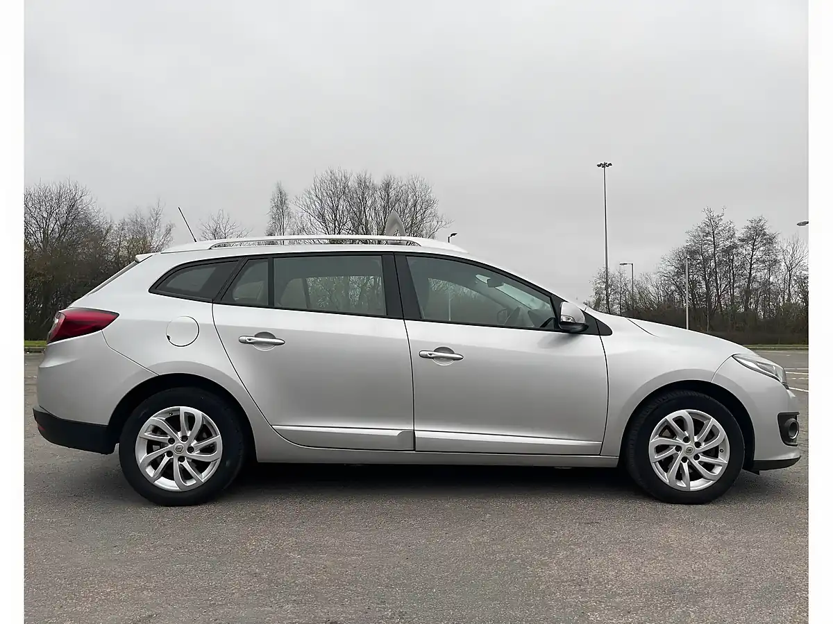 Used 2015 Renault Megane Dynamique Nav Sport Tourer Silver - Interior and Exterior details 9