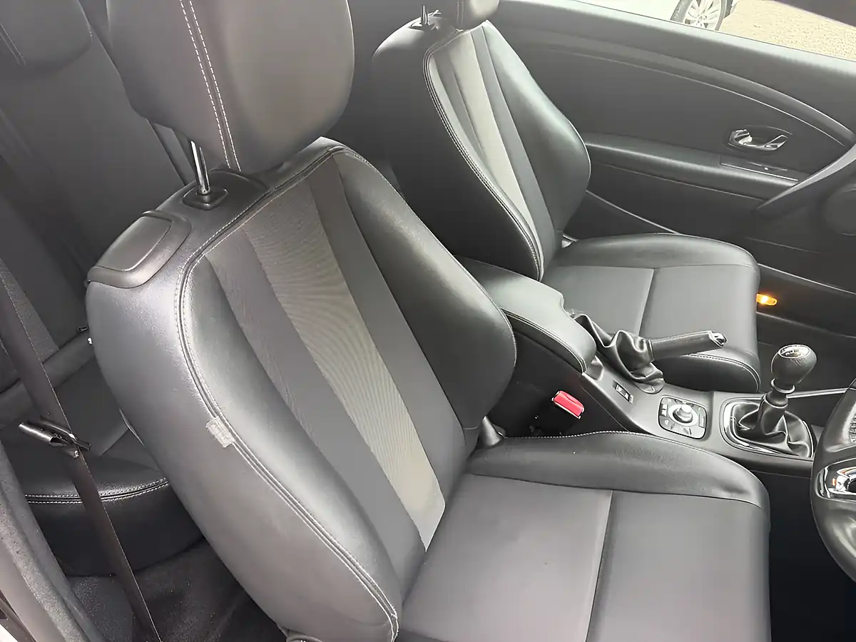 Used 2015 Renault Megane Dynamique Tomtom Black - Interior and Exterior details 15