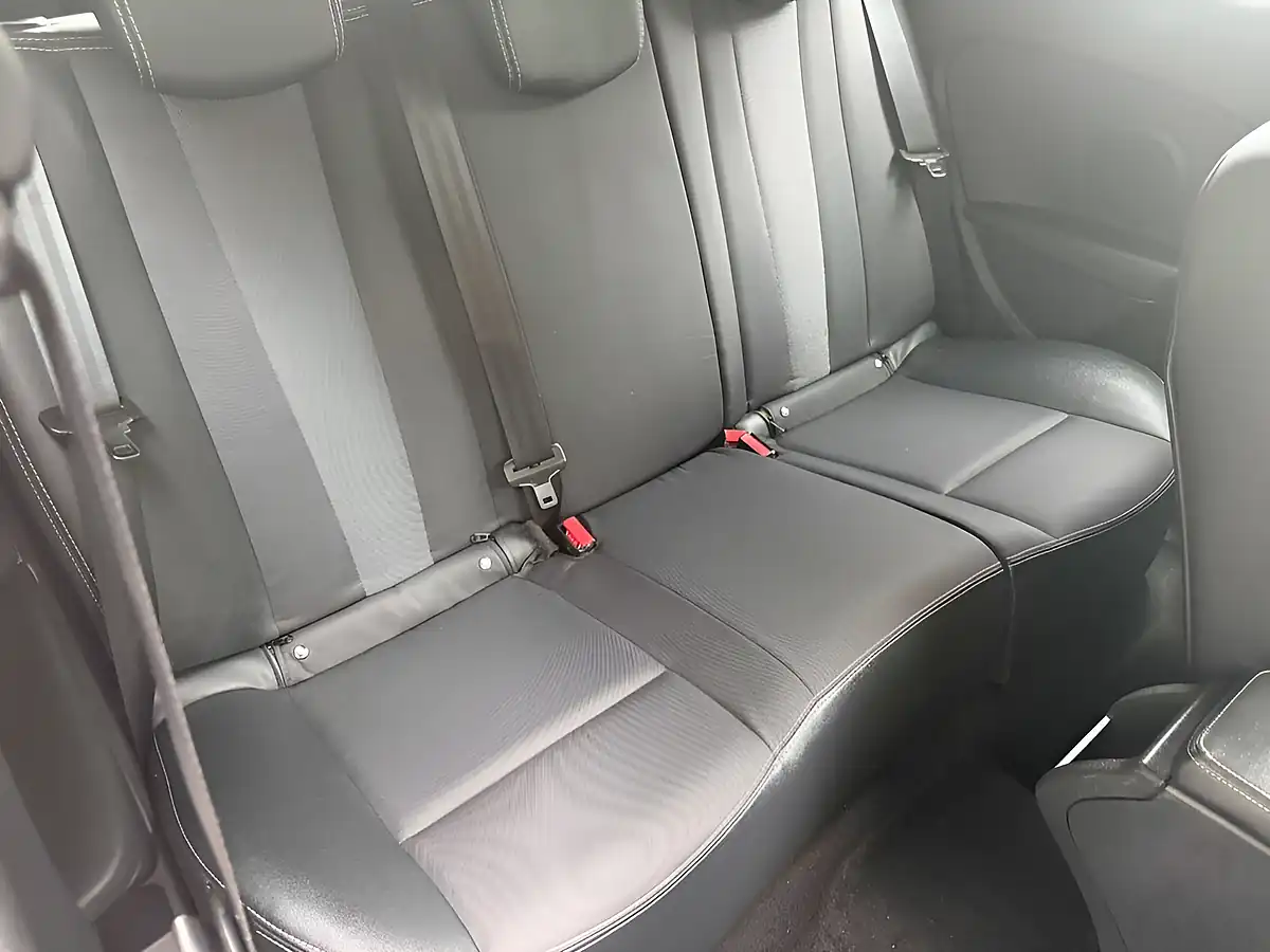 Used 2015 Renault Megane Dynamique Tomtom Black - Interior and Exterior details 16