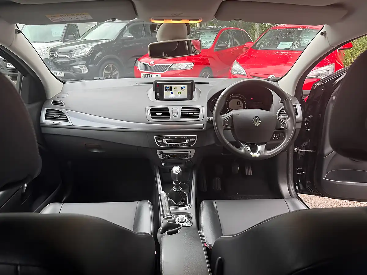 Used 2015 Renault Megane Dynamique Tomtom Black - Interior and Exterior details 17