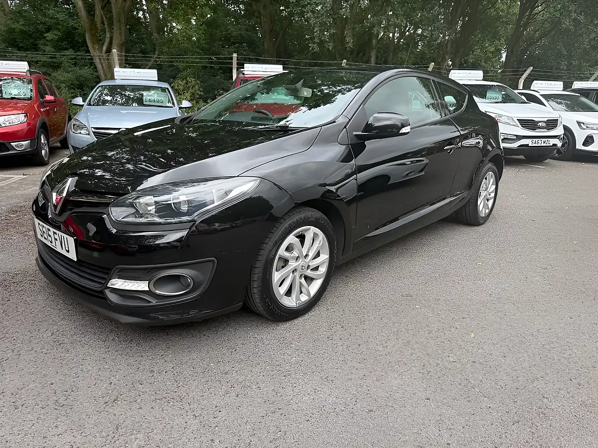 Used 2015 Renault Megane Dynamique Tomtom Black - Interior and Exterior details 2