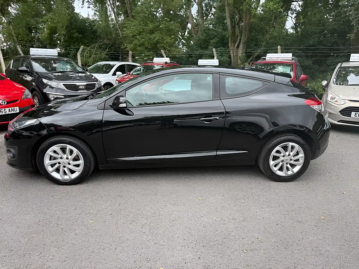 Used 2015 Renault Megane Dynamique Tomtom Black - Interior and Exterior details 3