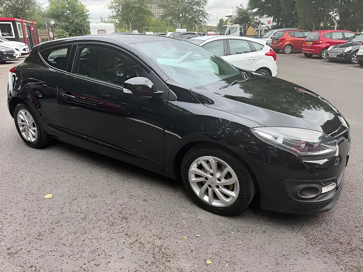 Used 2015 Renault Megane Dynamique Tomtom Black - Interior and Exterior details 8