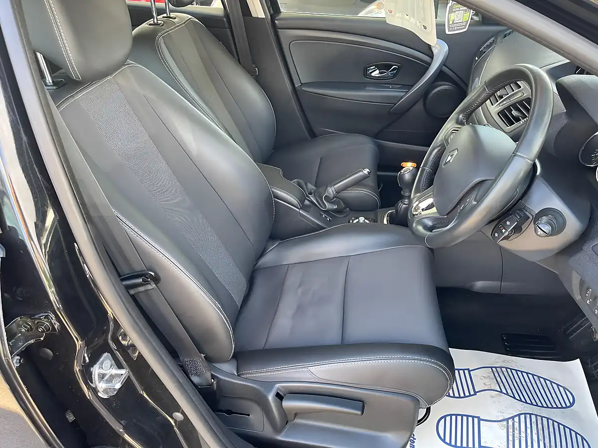 Used 2015 Renault Megane Dynamique Tomtom Black - Interior and Exterior details 10