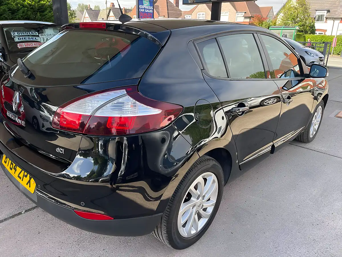Used 2015 Renault Megane Dynamique Tomtom Black - Interior and Exterior details 17