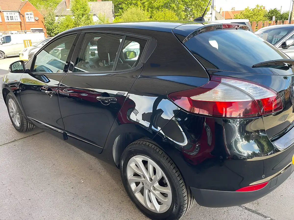 Used 2015 Renault Megane Dynamique Tomtom Black - Interior and Exterior details 18