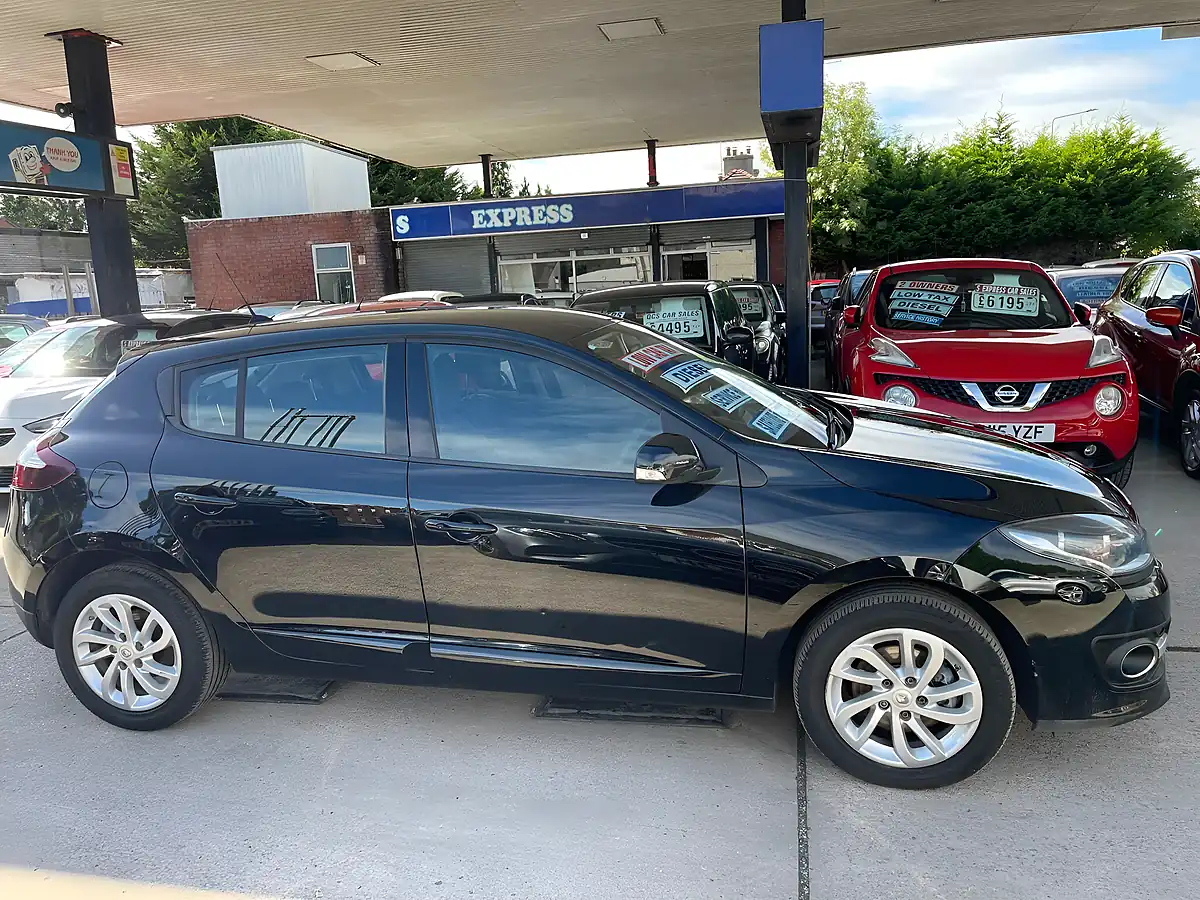 Used 2015 Renault Megane Dynamique Tomtom Black - Interior and Exterior details 3