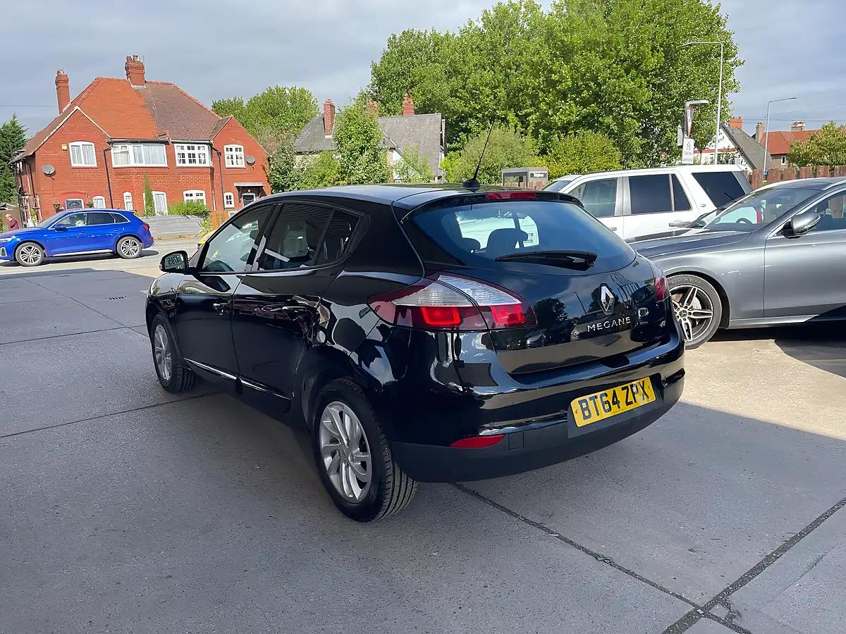 Used 2015 Renault Megane Dynamique Tomtom Black - Interior and Exterior details 5