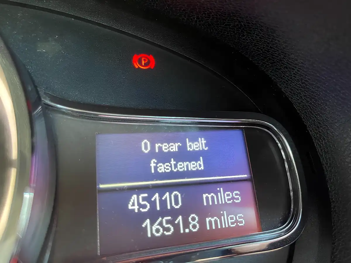 Used 2015 Renault Megane Dynamique Tomtom Black - Interior and Exterior details 7