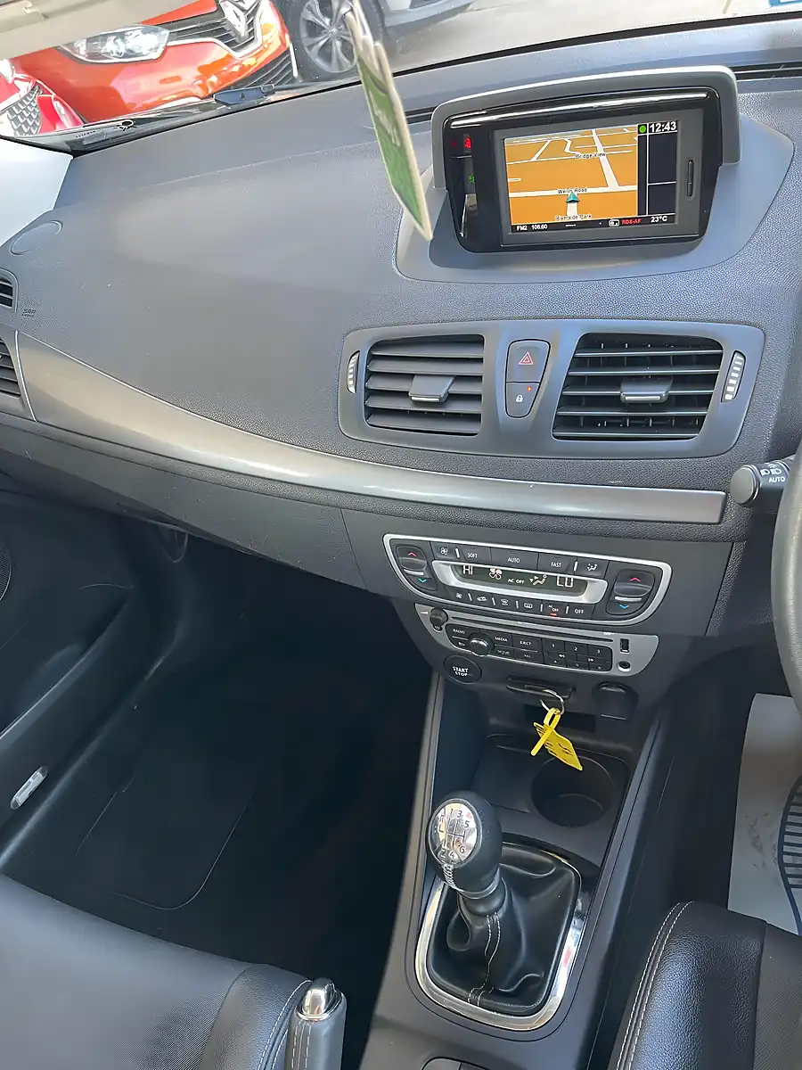 Used 2015 Renault Megane Dynamique Tomtom Black - Interior and Exterior details 8