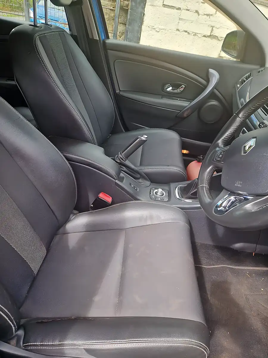 Used 2015 Renault Megane Dynamique Tomtom Energy Blue - Interior and Exterior details 15
