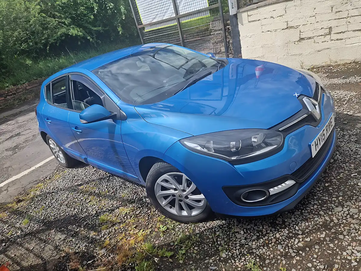 Used 2015 Renault Megane Dynamique Tomtom Energy Blue - Interior and Exterior details 4