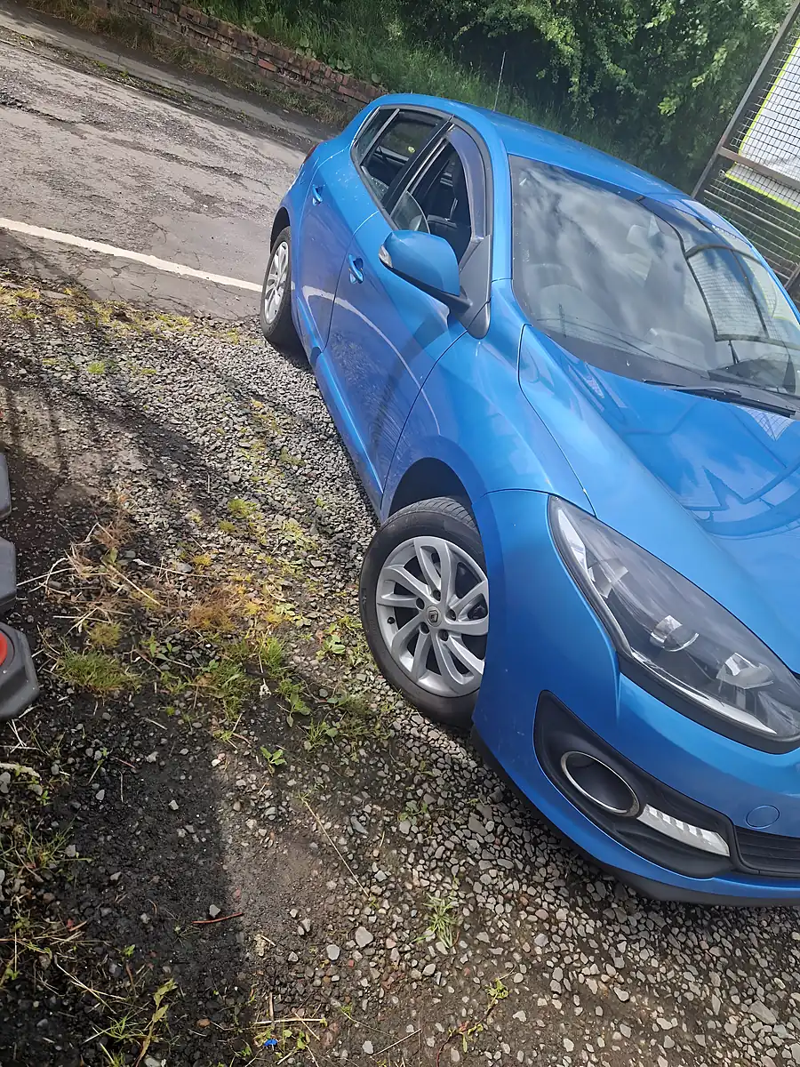 Used 2015 Renault Megane Dynamique Tomtom Energy Blue - Interior and Exterior details 5