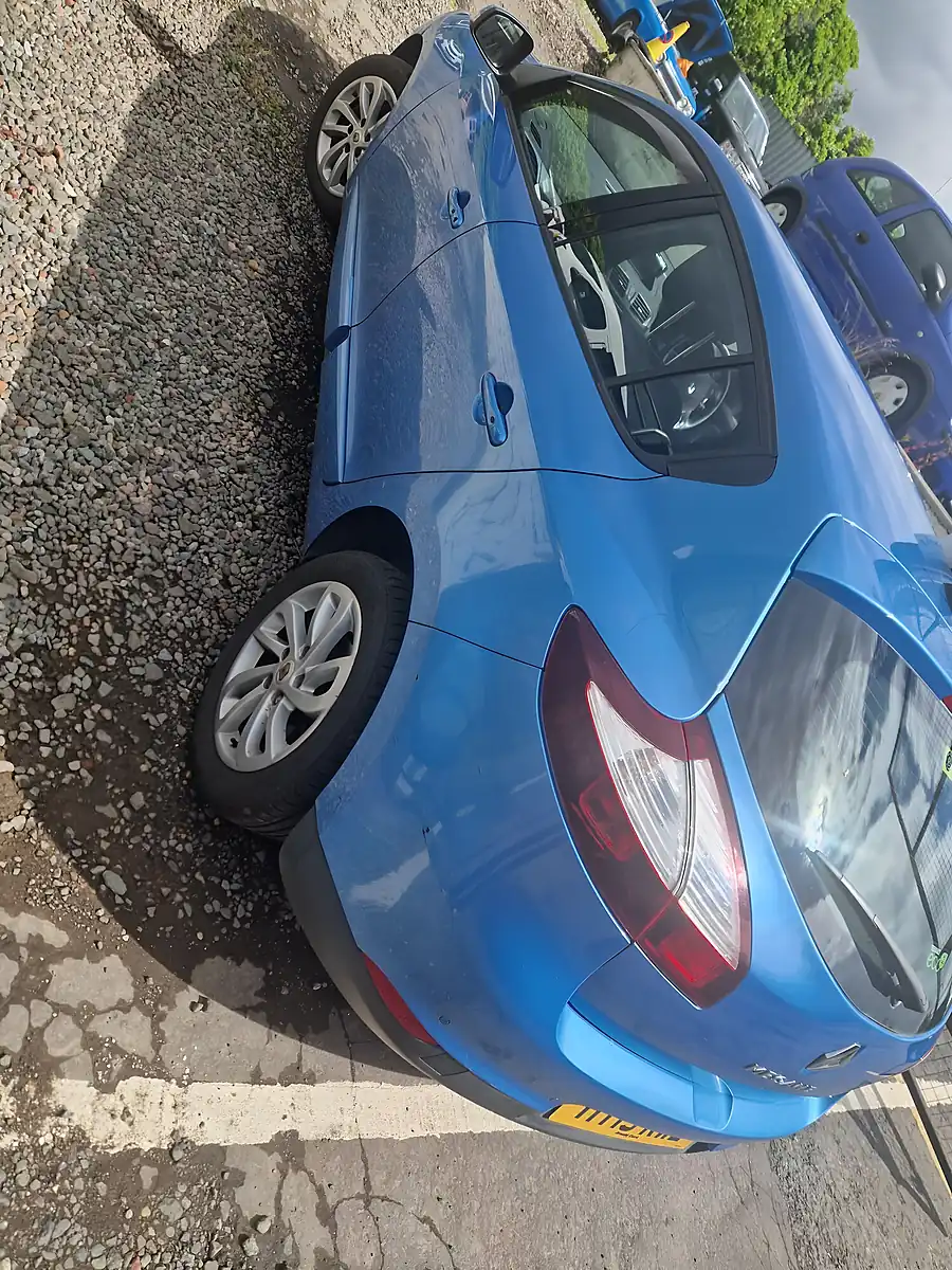 Used 2015 Renault Megane Dynamique Tomtom Energy Blue - Interior and Exterior details 7
