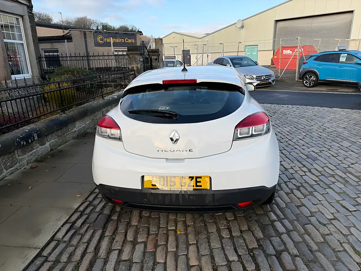 Used 2015 Renault Megane Dynamique Tomtom Glacier White - Interior and Exterior details 11