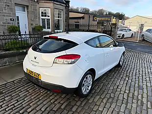 Used 2015 Renault Megane Dynamique Tomtom Glacier White - Interior and Exterior details 12