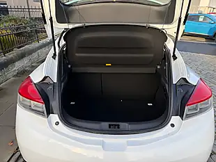 Used 2015 Renault Megane Dynamique Tomtom Glacier White - Interior and Exterior details 17