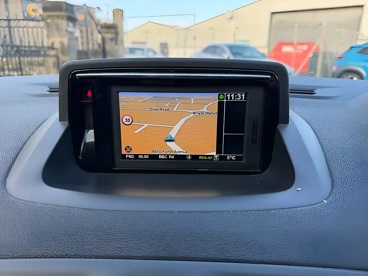 Used 2015 Renault Megane Dynamique Tomtom Glacier White - Interior and Exterior details 19
