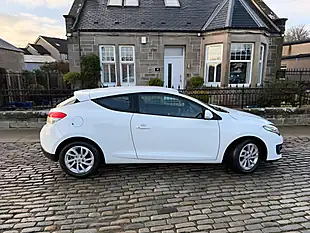 Used 2015 Renault Megane Dynamique Tomtom Glacier White - Interior and Exterior details 2