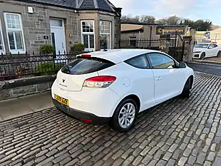 Used 2015 Renault Megane Dynamique Tomtom Glacier White - Interior and Exterior details 7