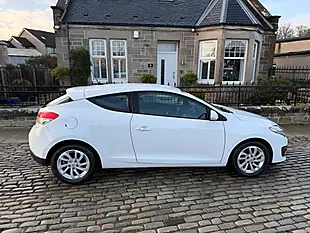 Used 2015 Renault Megane Dynamique Tomtom Glacier White - Interior and Exterior details 8