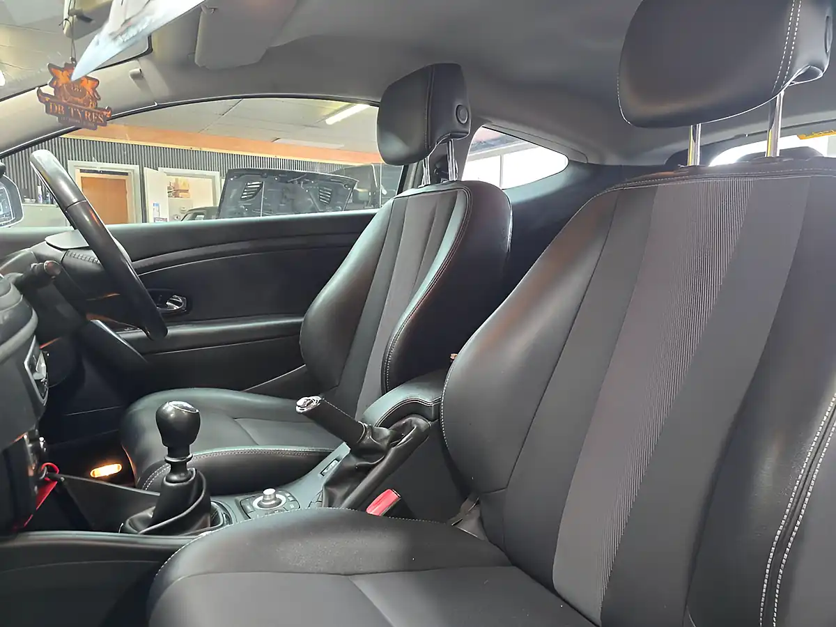 Used 2015 Renault Megane Energy Dynamique Tomtom White - Interior and Exterior details 10