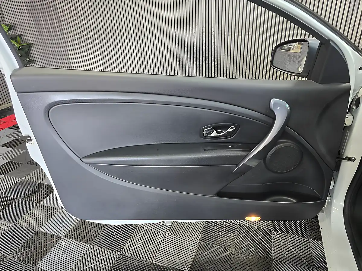 Used 2015 Renault Megane Energy Dynamique Tomtom White - Interior and Exterior details 11