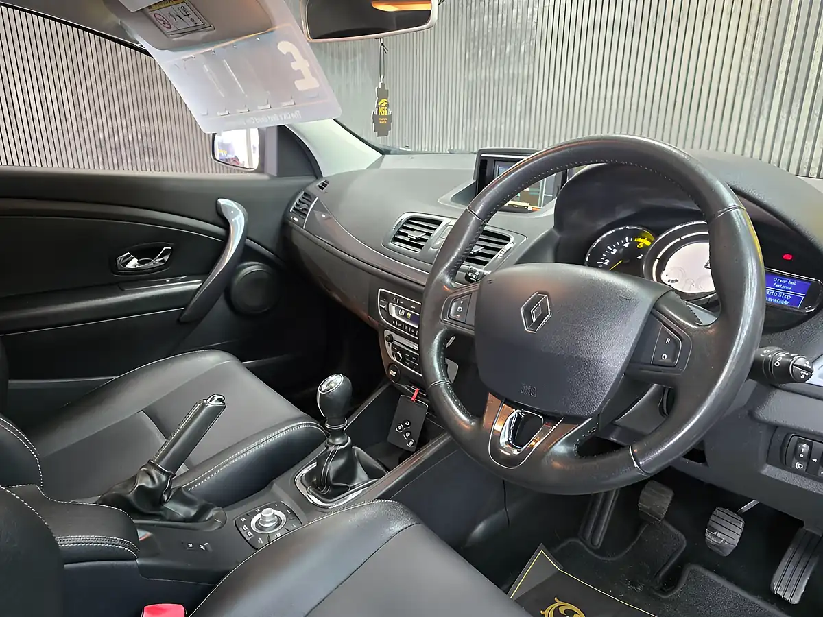 Used 2015 Renault Megane Energy Dynamique Tomtom White - Interior and Exterior details 15
