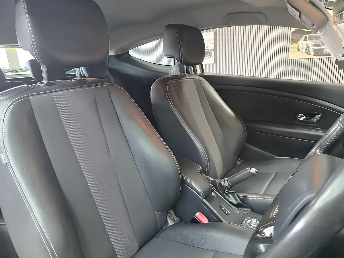 Used 2015 Renault Megane Energy Dynamique Tomtom White - Interior and Exterior details 16
