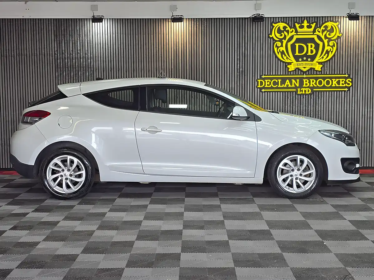 Used 2015 Renault Megane Energy Dynamique Tomtom White - Interior and Exterior details 2