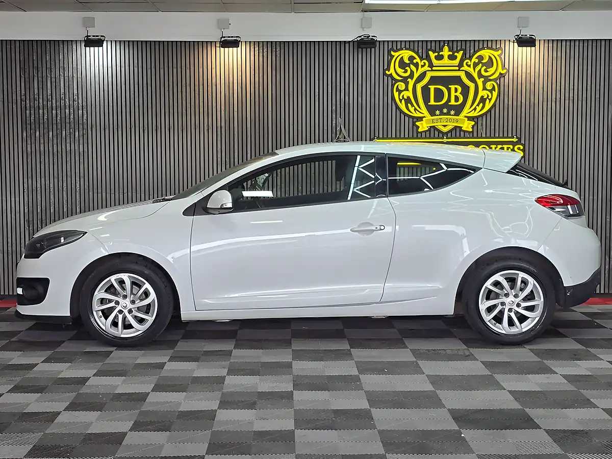 Used 2015 Renault Megane Energy Dynamique Tomtom White - Interior and Exterior details 6