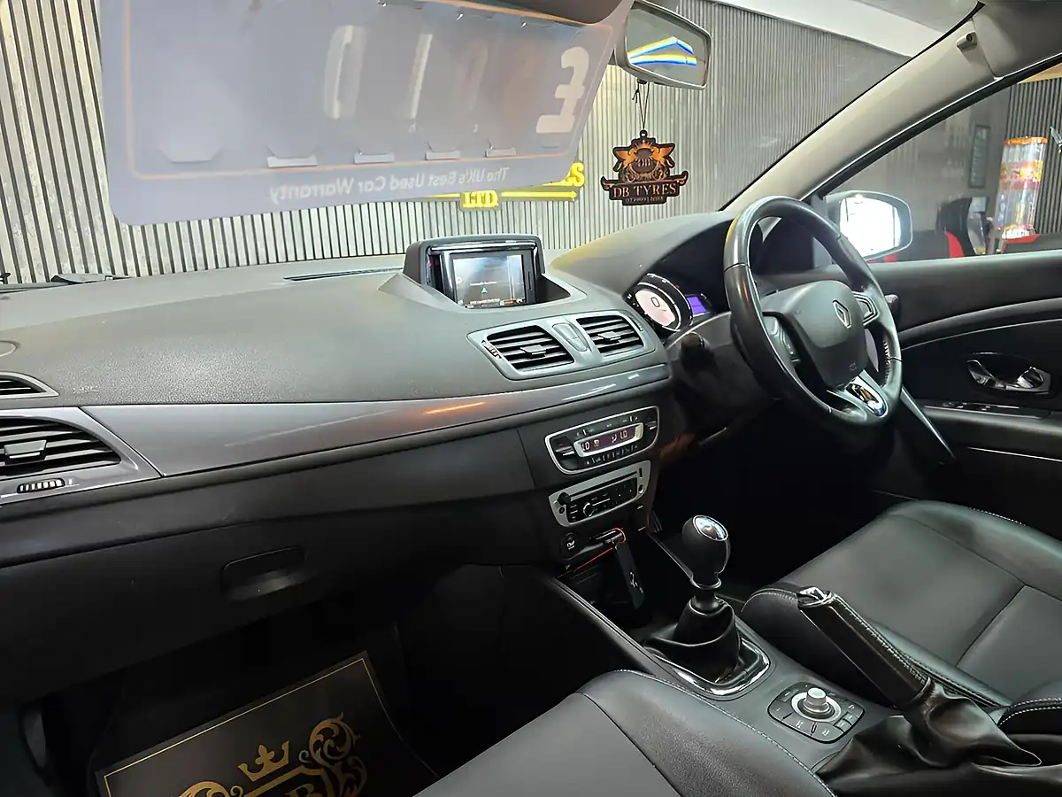 Used 2015 Renault Megane Energy Dynamique Tomtom White - Interior and Exterior details 9