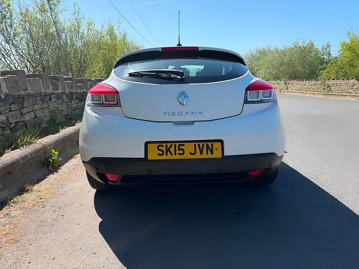 Used 2015 Renault Megane Energy Dynamique Tomtom White - Interior and Exterior details 11
