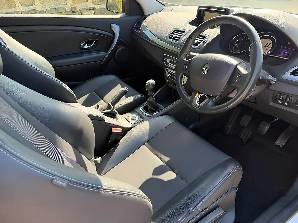 Used 2015 Renault Megane Energy Dynamique Tomtom White - Interior and Exterior details 12