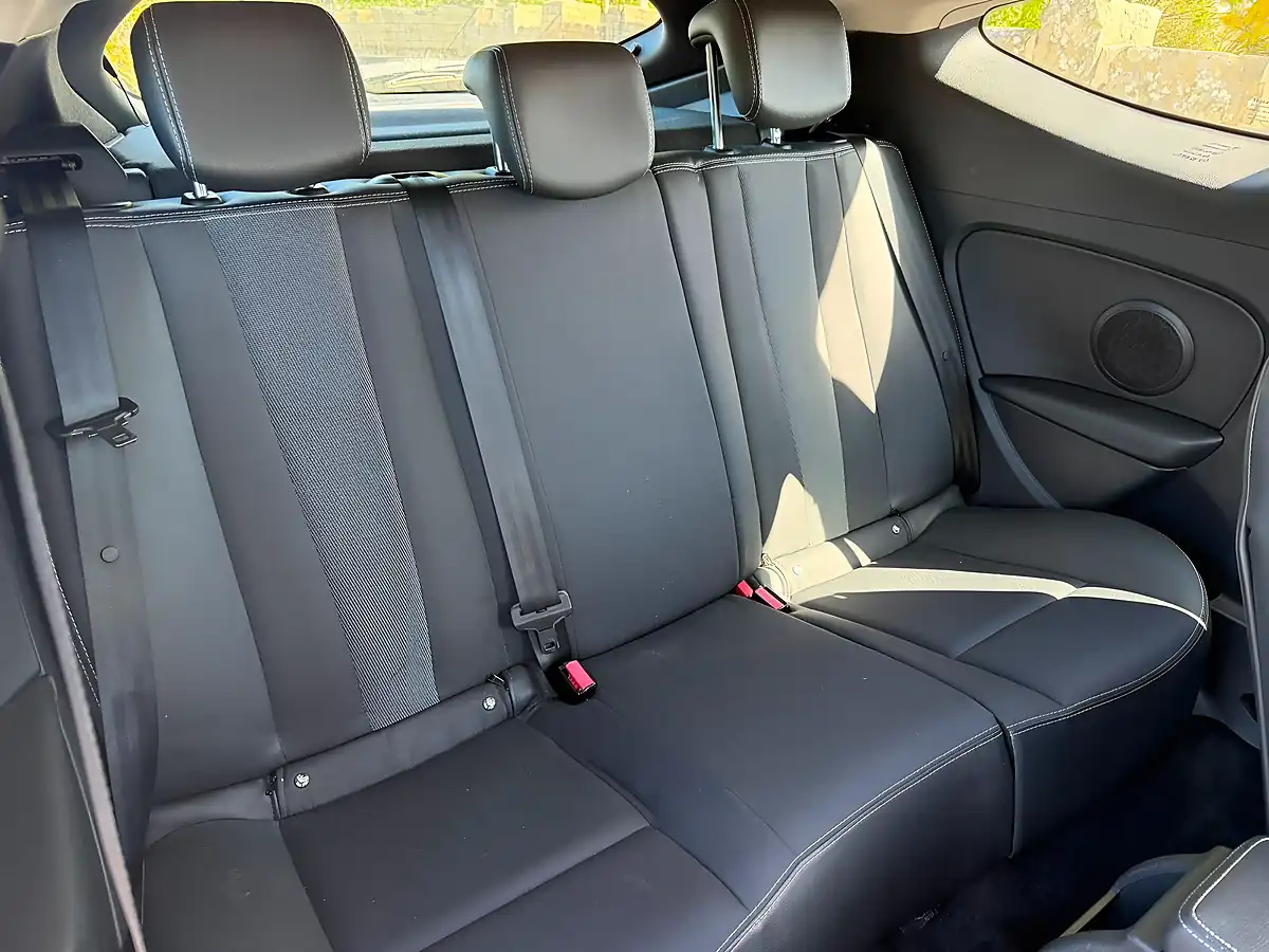 Used 2015 Renault Megane Energy Dynamique Tomtom White - Interior and Exterior details 13